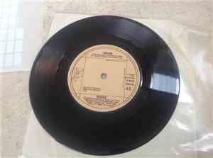 Cream  - Badge
