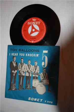 5 Danes - Toy ballons
