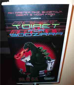 Invisibl Skratch Piklz Present Mix Master Mike, Shortkut, QBert & Yoga Frog - Toiret For Godzirra