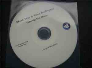 Mark Star & Rene Rodrigezz - Turn Up The Music