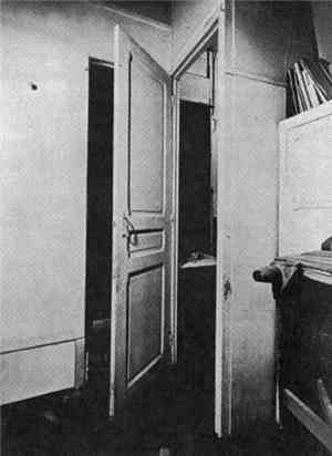 Krystoffkrvstoffiston - A Door As A Substitute For Two Doors